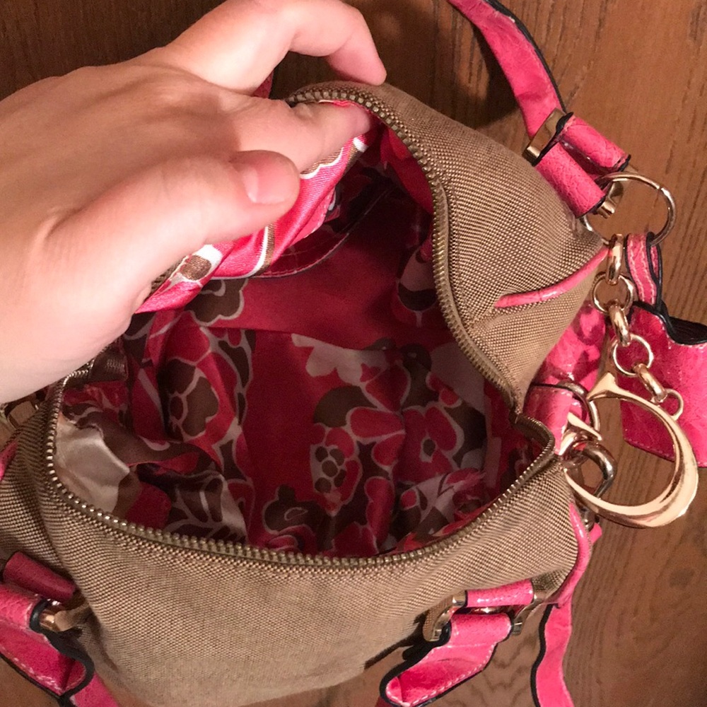 Guess purse - Picture 2 of 8